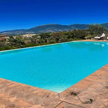 Villa Spoleto-poolside Slps 20, One Hour To Rome, Fabulous Gardens, Bbq Area, Pool Spolète