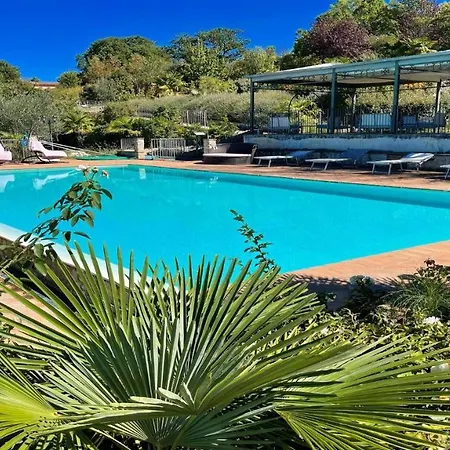 Villa Spoleto-poolside Slps 20, One Hour To Rome, Fabulous Gardens, Bbq Area, Pool
